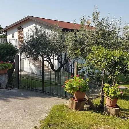 Con Biolago - Downstairs Holiday home